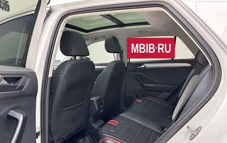 Volkswagen T-Roc I, 2023 год, 1 670 009 рублей, 12 фотография