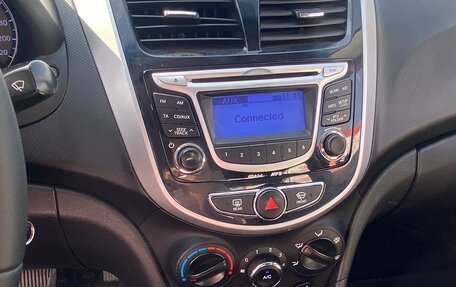 Hyundai Solaris II рестайлинг, 2011 год, 820 000 рублей, 13 фотография