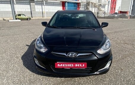 Hyundai Solaris II рестайлинг, 2011 год, 820 000 рублей, 2 фотография