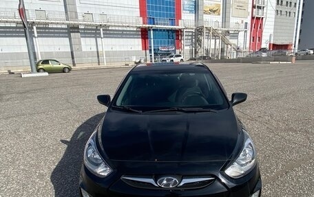 Hyundai Solaris II рестайлинг, 2011 год, 820 000 рублей, 3 фотография