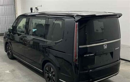 Honda Stepwgn, 2022 год, 2 700 000 рублей, 2 фотография