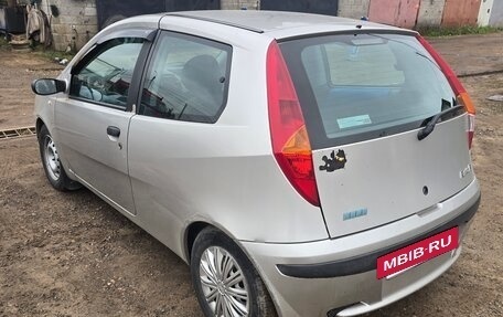 Fiat Punto III Punto Evo рестайлинг, 2001 год, 300 000 рублей, 3 фотография
