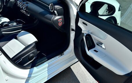 Mercedes-Benz A-Класс, 2018 год, 2 020 000 рублей, 11 фотография
