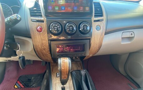 Mitsubishi Pajero Sport II рестайлинг, 2011 год, 2 300 000 рублей, 14 фотография