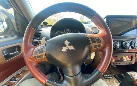 Mitsubishi Pajero Sport II рестайлинг, 2011 год, 2 300 000 рублей, 23 фотография