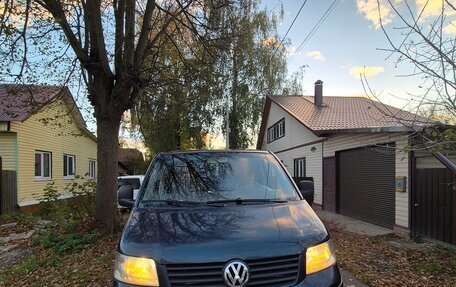 Volkswagen Transporter T5 рестайлинг, 2004 год, 870 000 рублей, 1 фотография