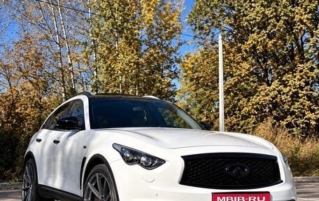Infiniti QX70, 2015 год, 2 700 000 рублей, 1 фотография