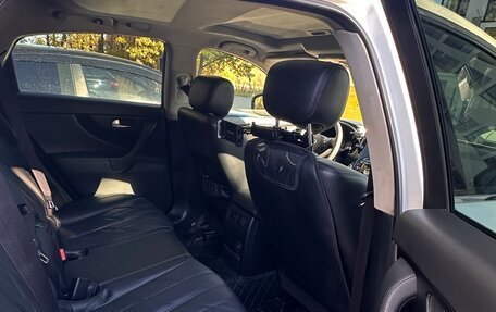 Infiniti QX70, 2015 год, 2 700 000 рублей, 9 фотография
