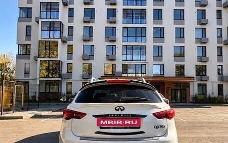 Infiniti QX70, 2015 год, 2 700 000 рублей, 4 фотография