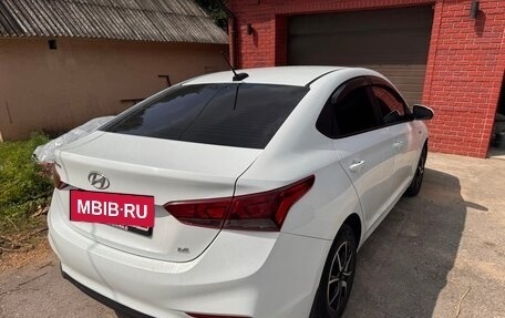 Hyundai Solaris II рестайлинг, 2017 год, 920 000 рублей, 5 фотография