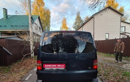 Volkswagen Transporter T5 рестайлинг, 2004 год, 870 000 рублей, 2 фотография