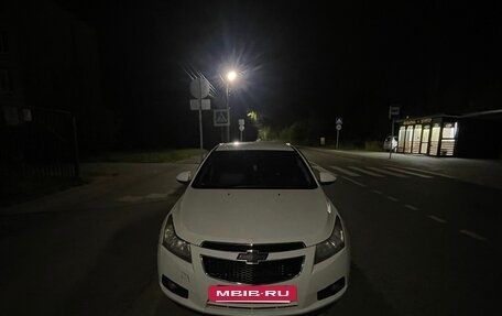 Chevrolet Cruze II, 2011 год, 439 999 рублей, 4 фотография