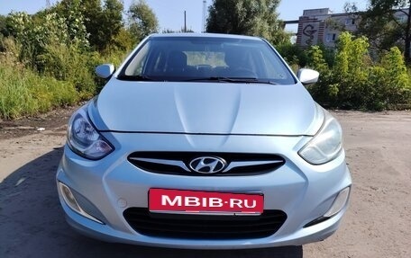 Hyundai Solaris II рестайлинг, 2012 год, 400 000 рублей, 1 фотография