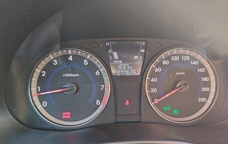 Hyundai Solaris II рестайлинг, 2012 год, 400 000 рублей, 9 фотография