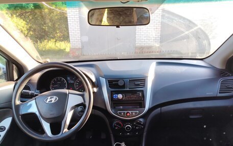 Hyundai Solaris II рестайлинг, 2012 год, 400 000 рублей, 8 фотография