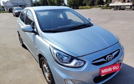 Hyundai Solaris II рестайлинг, 2012 год, 400 000 рублей, 2 фотография