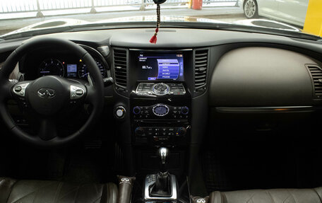 Infiniti QX70, 2015 год, 3 129 000 рублей, 9 фотография