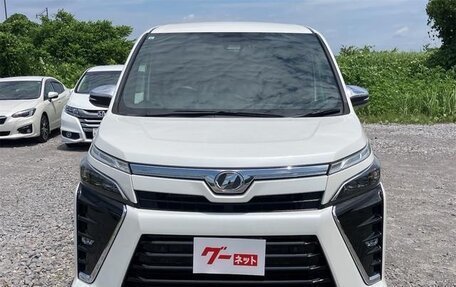 Toyota Voxy III, 2020 год, 1 930 000 рублей, 2 фотография