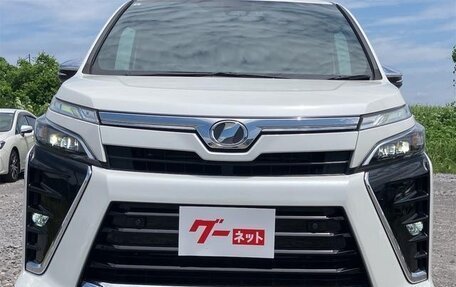 Toyota Voxy III, 2020 год, 1 930 000 рублей, 3 фотография