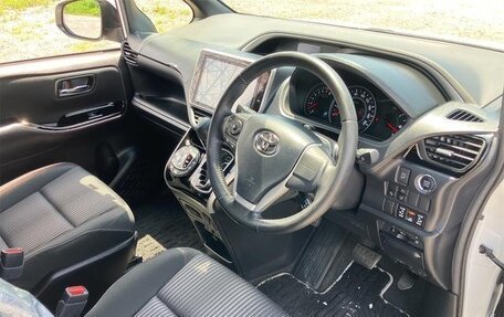 Toyota Voxy III, 2020 год, 1 930 000 рублей, 9 фотография