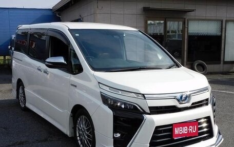 Toyota Voxy III, 2021 год, 2 010 000 рублей, 1 фотография
