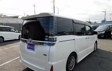 Toyota Voxy III, 2021 год, 2 010 000 рублей, 4 фотография