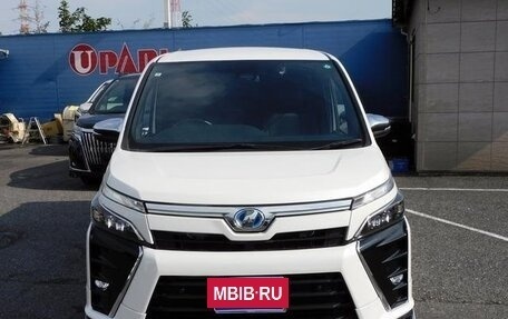 Toyota Voxy III, 2021 год, 2 010 000 рублей, 2 фотография