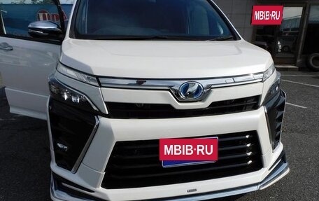 Toyota Voxy III, 2021 год, 2 010 000 рублей, 3 фотография