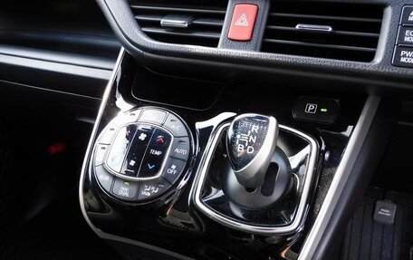 Toyota Voxy III, 2021 год, 2 010 000 рублей, 17 фотография