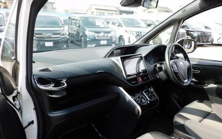 Toyota Voxy III, 2021 год, 2 010 000 рублей, 12 фотография