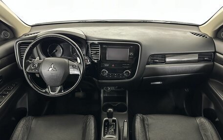 Mitsubishi Outlander III рестайлинг 3, 2015 год, 1 530 000 рублей, 7 фотография