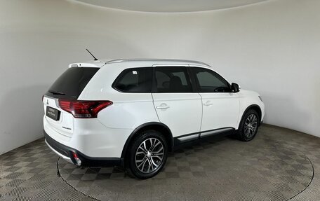 Mitsubishi Outlander III рестайлинг 3, 2015 год, 1 530 000 рублей, 6 фотография