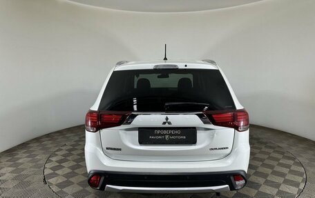 Mitsubishi Outlander III рестайлинг 3, 2015 год, 1 530 000 рублей, 3 фотография