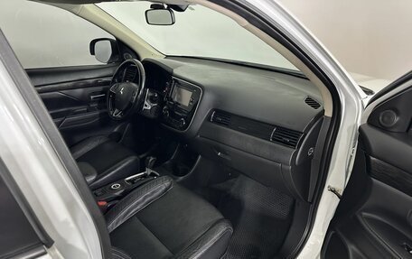 Mitsubishi Outlander III рестайлинг 3, 2015 год, 1 530 000 рублей, 14 фотография