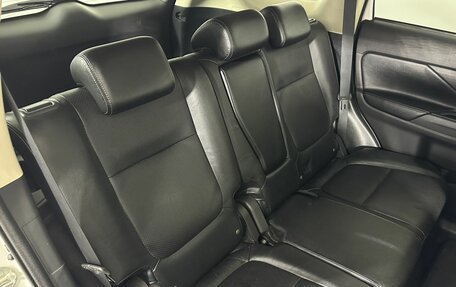 Mitsubishi Outlander III рестайлинг 3, 2015 год, 1 530 000 рублей, 15 фотография