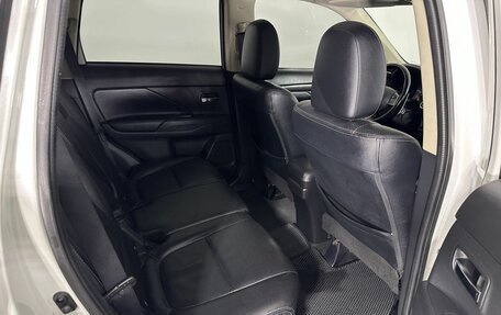 Mitsubishi Outlander III рестайлинг 3, 2015 год, 1 530 000 рублей, 16 фотография