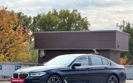 BMW 5 серия, 2022 год, 5 900 000 рублей, 2 фотография