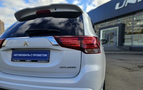 Mitsubishi Outlander III рестайлинг 3, 2022 год, 2 450 000 рублей, 8 фотография