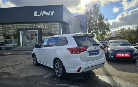 Mitsubishi Outlander III рестайлинг 3, 2022 год, 2 450 000 рублей, 6 фотография