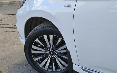 Mitsubishi Outlander III рестайлинг 3, 2022 год, 2 450 000 рублей, 10 фотография