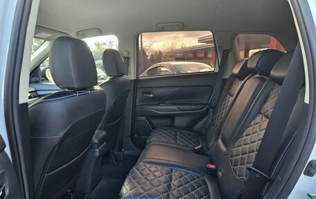 Mitsubishi Outlander III рестайлинг 3, 2022 год, 2 450 000 рублей, 12 фотография