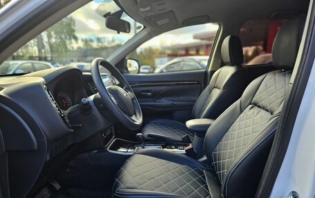 Mitsubishi Outlander III рестайлинг 3, 2022 год, 2 450 000 рублей, 11 фотография