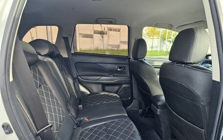 Mitsubishi Outlander III рестайлинг 3, 2022 год, 2 450 000 рублей, 14 фотография