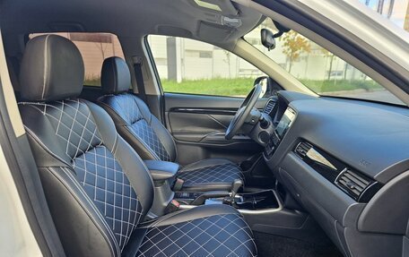 Mitsubishi Outlander III рестайлинг 3, 2022 год, 2 450 000 рублей, 13 фотография