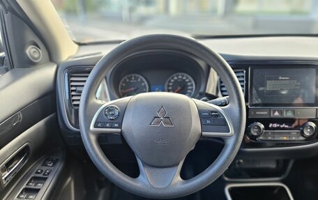 Mitsubishi Outlander III рестайлинг 3, 2022 год, 2 450 000 рублей, 16 фотография