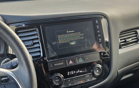 Mitsubishi Outlander III рестайлинг 3, 2022 год, 2 450 000 рублей, 18 фотография