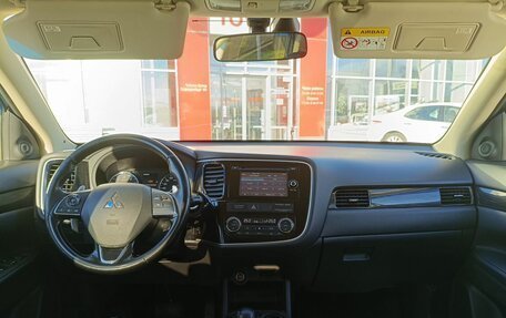 Mitsubishi Outlander III рестайлинг 3, 2016 год, 2 046 000 рублей, 7 фотография