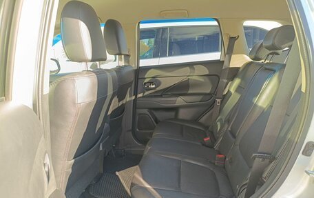 Mitsubishi Outlander III рестайлинг 3, 2016 год, 2 046 000 рублей, 12 фотография