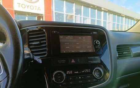 Mitsubishi Outlander III рестайлинг 3, 2016 год, 2 046 000 рублей, 11 фотография