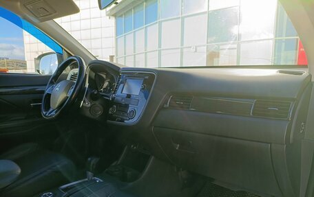 Mitsubishi Outlander III рестайлинг 3, 2016 год, 2 046 000 рублей, 8 фотография